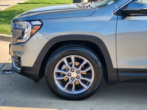 Used 2023 GMC Terrain SLT image 9