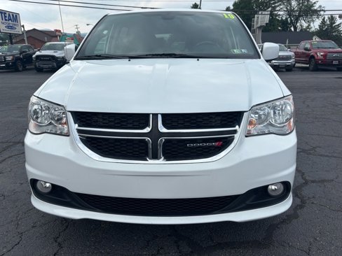 Used 2019 Dodge Grand Caravan SXT image 2
