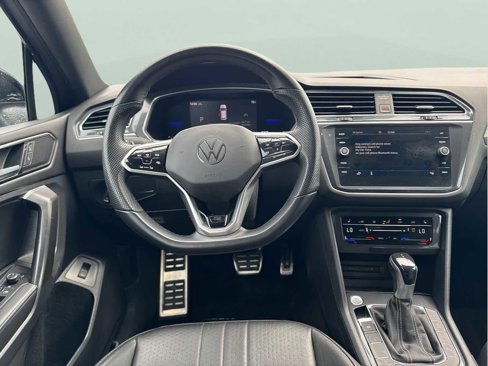 Certified 2022 Volkswagen Tiguan SE R-Line image 12