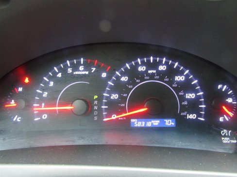 Used 2010 Toyota Camry image 30