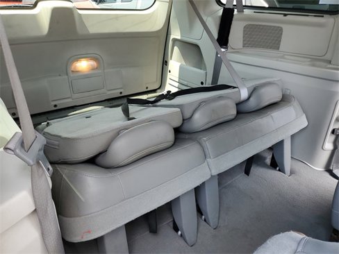 Used 2010 Chrysler Town & Country Touring image 23