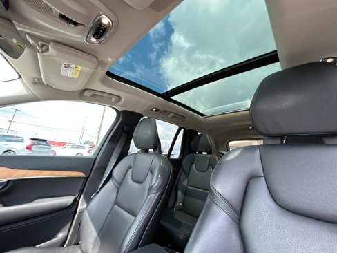 Used 2021 Volvo XC90 T6 Momentum w/ Climate Package image 11