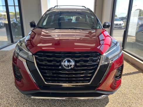 Used 2023 Nissan Kicks SR image 6