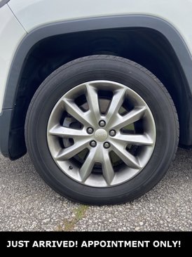 Used 2018 Jeep Cherokee Limited image 9