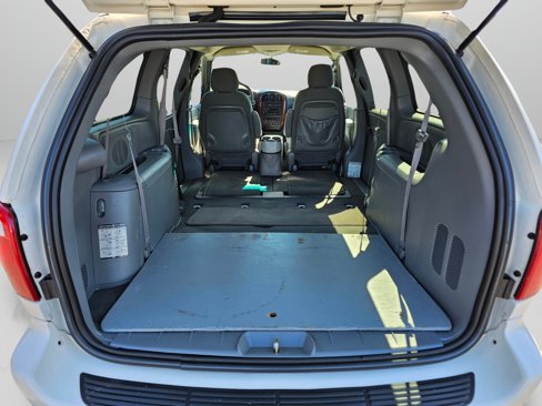 Used 2005 Chrysler Town & Country LX image 13