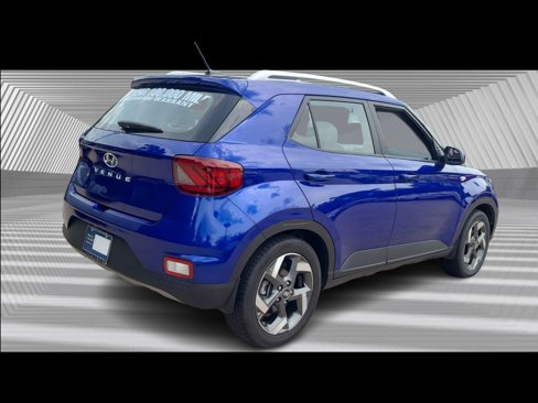 Used 2024 Hyundai Venue Limited image 6