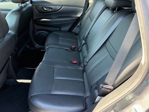 Used 2016 Nissan Rogue SL image 22