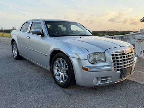 Used 2007 Chrysler 300 C w/ Luxury Group II image 2