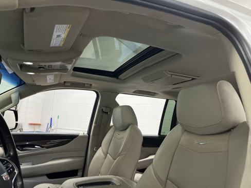 Used 2018 Cadillac Escalade ESV Premium Luxury image 7
