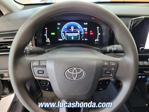 Used 2025 Toyota Camry LE image 10