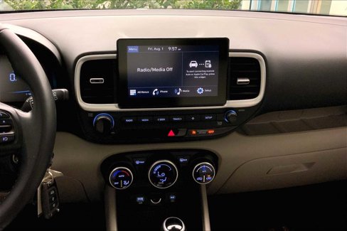 Used 2023 Hyundai Venue SEL image 6