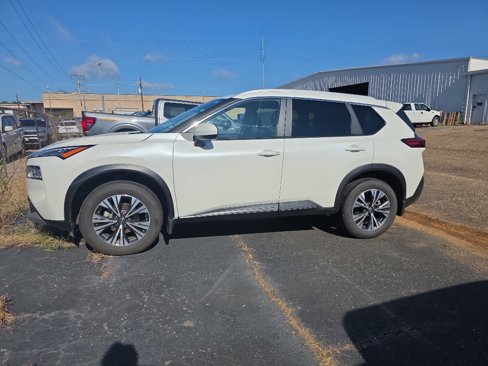 Used 2023 Nissan Rogue SV w/ SV Premium B Package image 2