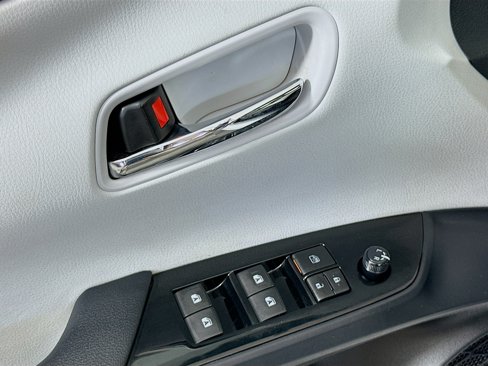 Used 2016 Toyota Prius Four image 15