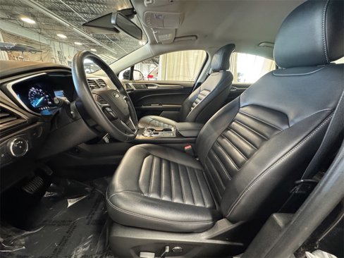Used 2019 Ford Fusion SEL image 18