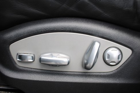 Certified 2018 Porsche Macan image 31