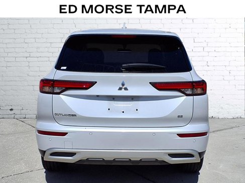 Used 2022 Mitsubishi Outlander SE image 4