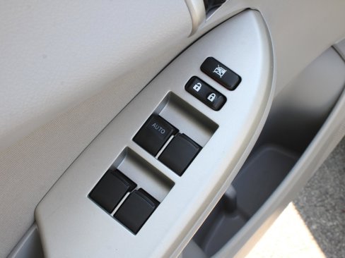 Used 2013 Toyota Corolla LE image 13