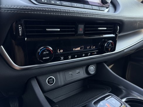 Used 2023 Nissan Rogue SV image 18