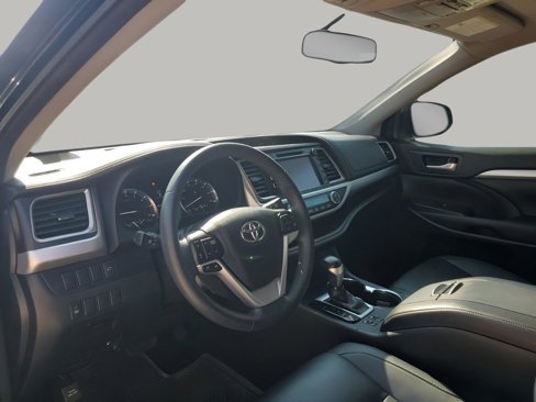 Used 2016 Toyota Highlander XLE image 28