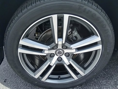 Used 2021 Volvo XC60 T5 Momentum w/ Protection Package Premier image 12
