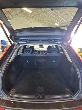 Used 2022 Volvo XC60 B5 Momentum image 31