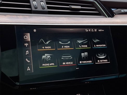 Used 2020 Audi e-tron Premium Plus image 4