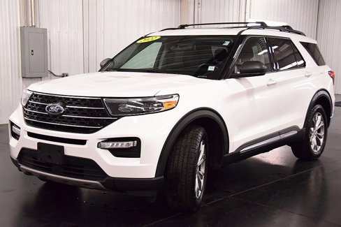 Used 2022 Ford Explorer XLT w/ Equipment Group 202A image 3