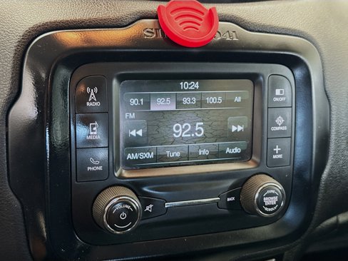Used 2015 Jeep Renegade Latitude image 11