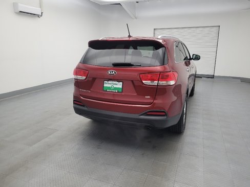 Used 2017 Kia Sorento LX image 7
