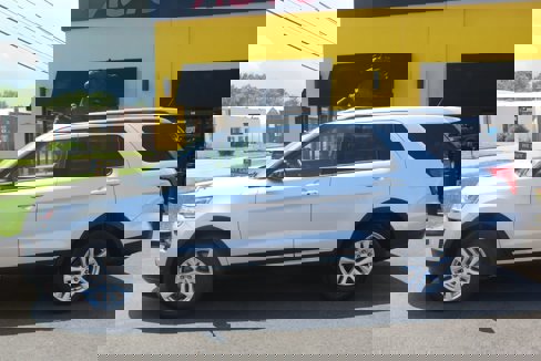 Used 2018 Ford Explorer XLT w/ Equipment Group 202A image 22
