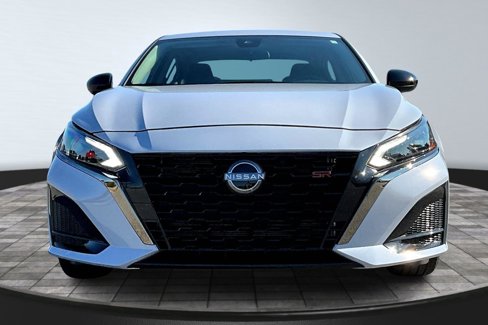 Used 2024 Nissan Altima 2.5 SR w/ SR Premium Package image 2