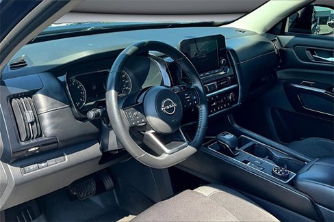 Used 2022 Nissan Pathfinder SV image 17
