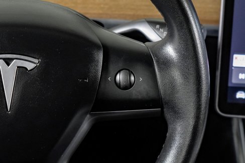 Used 2020 Tesla Model Y Long Range image 18