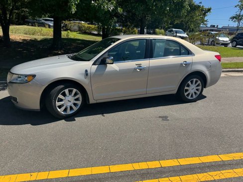 Used 2010 Lincoln MKZ image 14