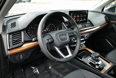 Used 2023 Audi Q5 2.0T Premium w/ Convenience Package image 17