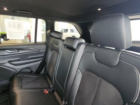Certified 2024 Jeep Grand Cherokee Altitude image 13