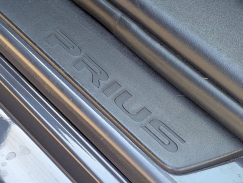 Used 2014 Toyota Prius Five image 37