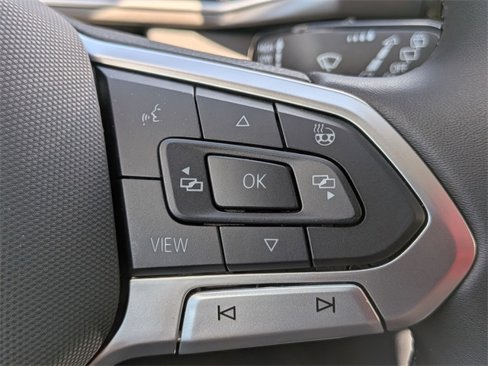 New 2025 Volkswagen Taos SE image 14