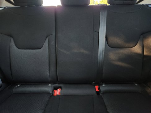 Used 2023 Jeep Renegade Latitude image 28
