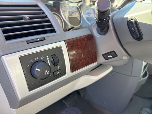 Used 2010 Chrysler Town & Country Touring image 16