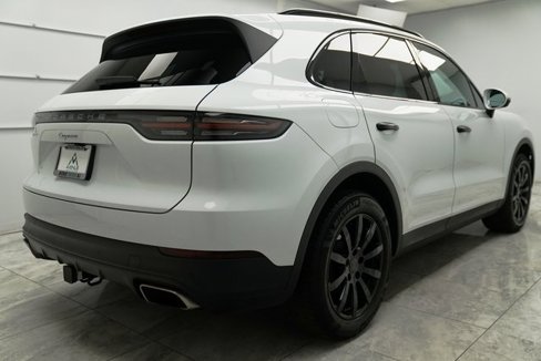 Used 2022 Porsche Cayenne w/ Premium Package image 7