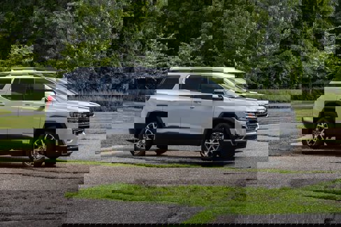 Used 2020 GMC Acadia SLT image 3