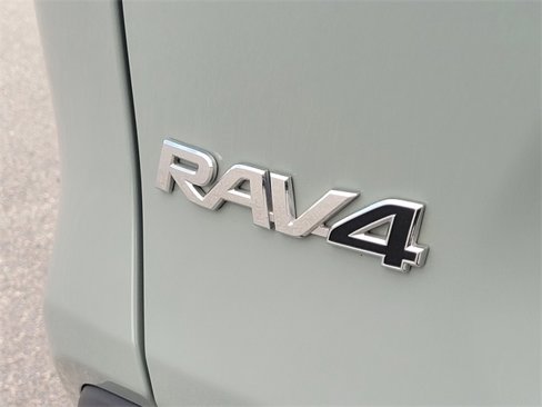 Used 2022 Toyota RAV4 XLE Premium image 12
