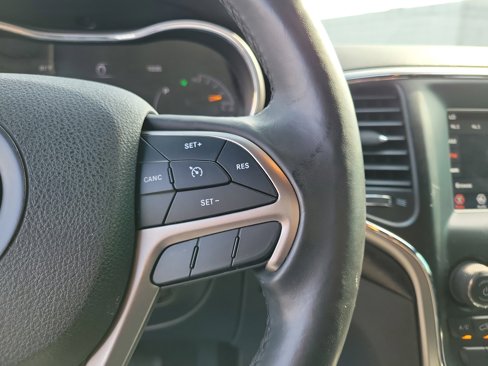 Used 2018 Jeep Grand Cherokee Laredo image 23