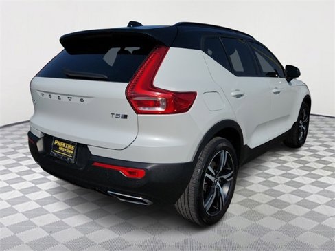 Used 2020 Volvo XC40 T5 R-Design image 7