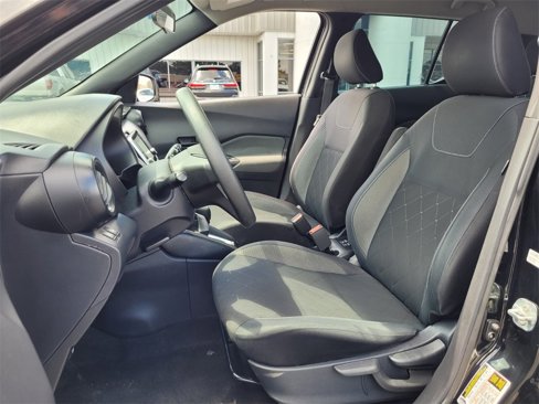 Used 2018 Nissan Kicks S image 11