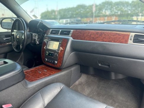 Used 2012 Chevrolet Suburban LTZ image 22