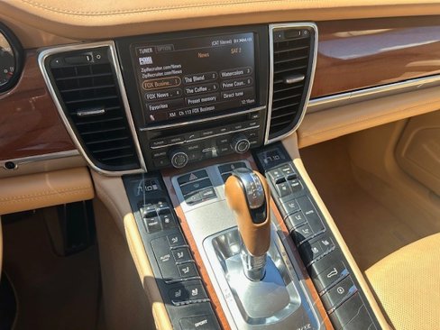 Used 2013 Porsche Panamera S image 18