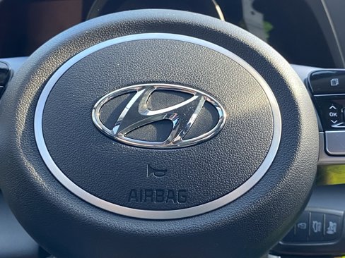 Used 2023 Hyundai Elantra SE image 17