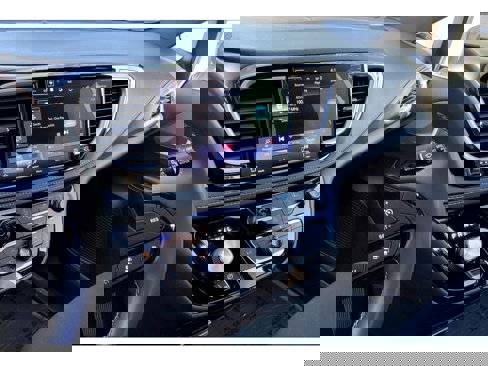 Used 2022 Chrysler Pacifica Touring image 6